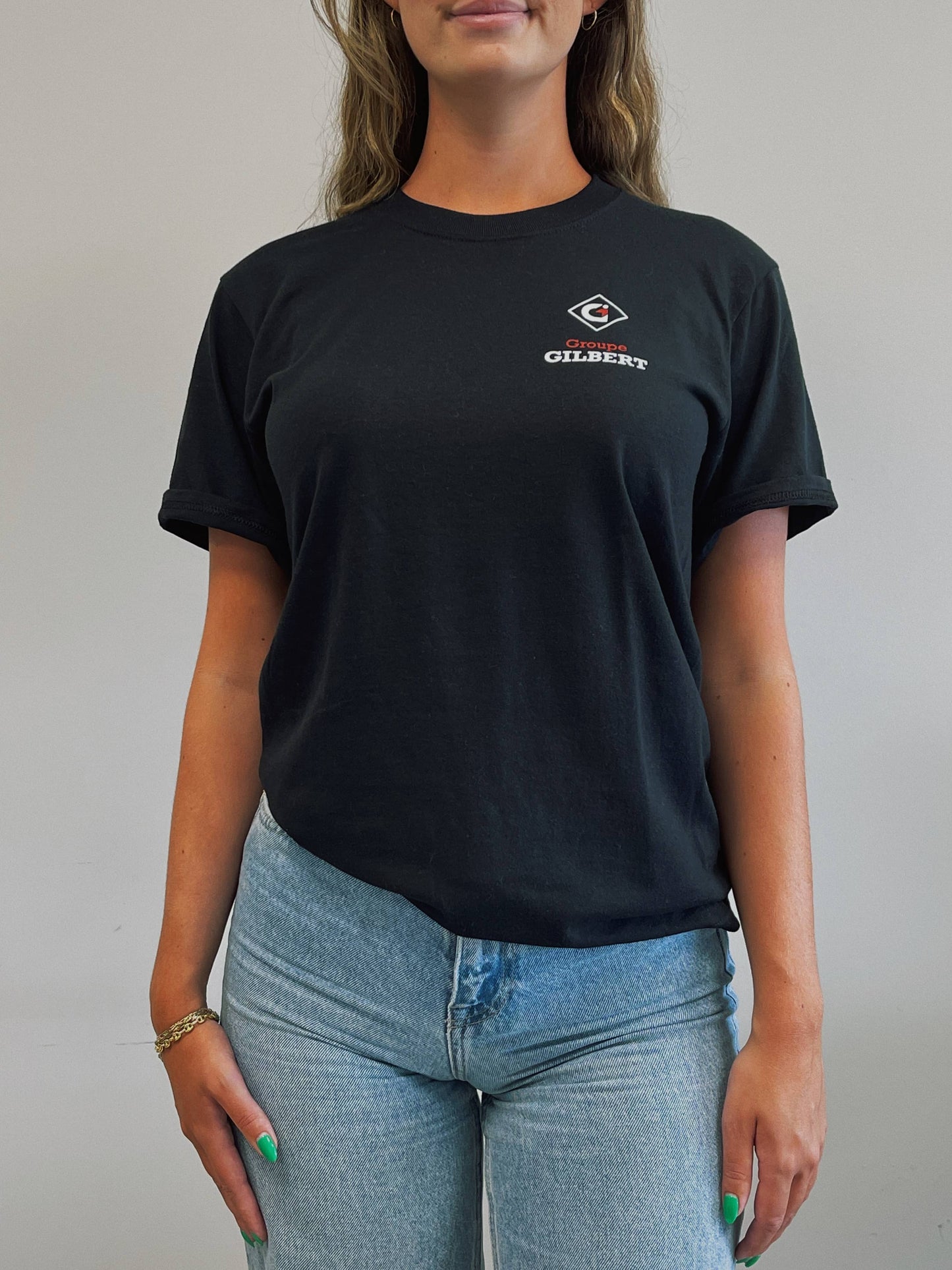Black short-sleeved t-shirt