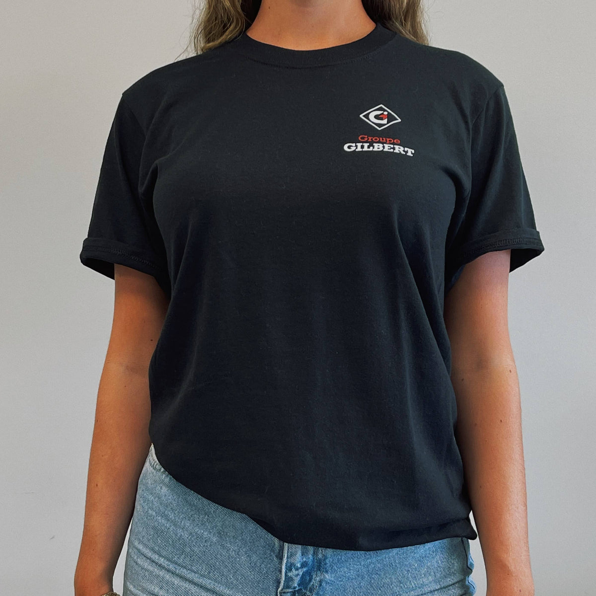 Black short-sleeved t-shirt