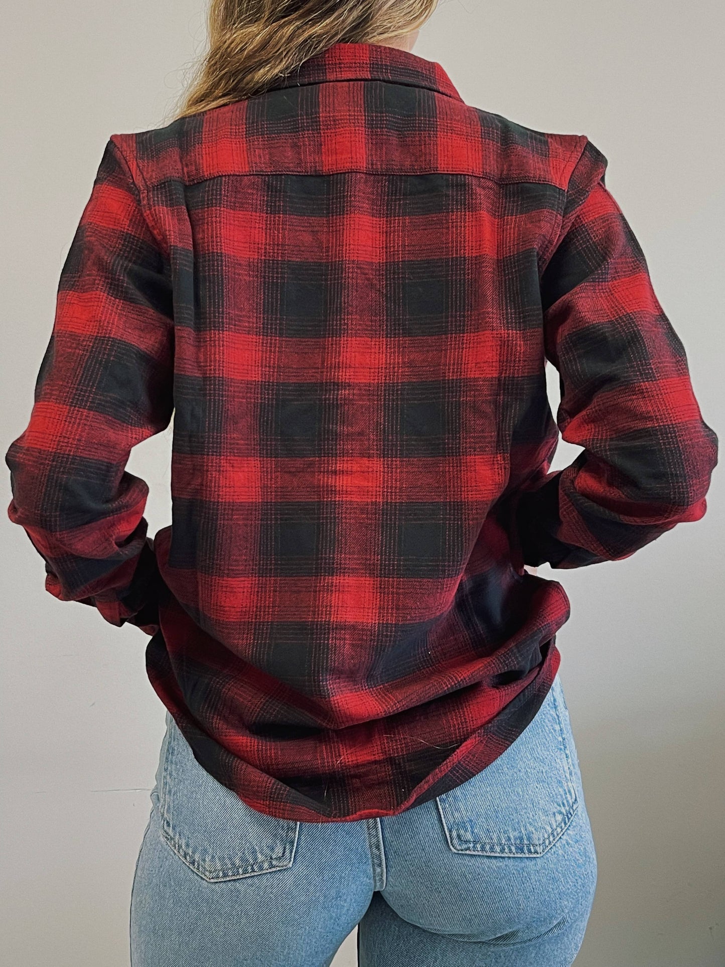 Chemise à carreaux rouge (femme)