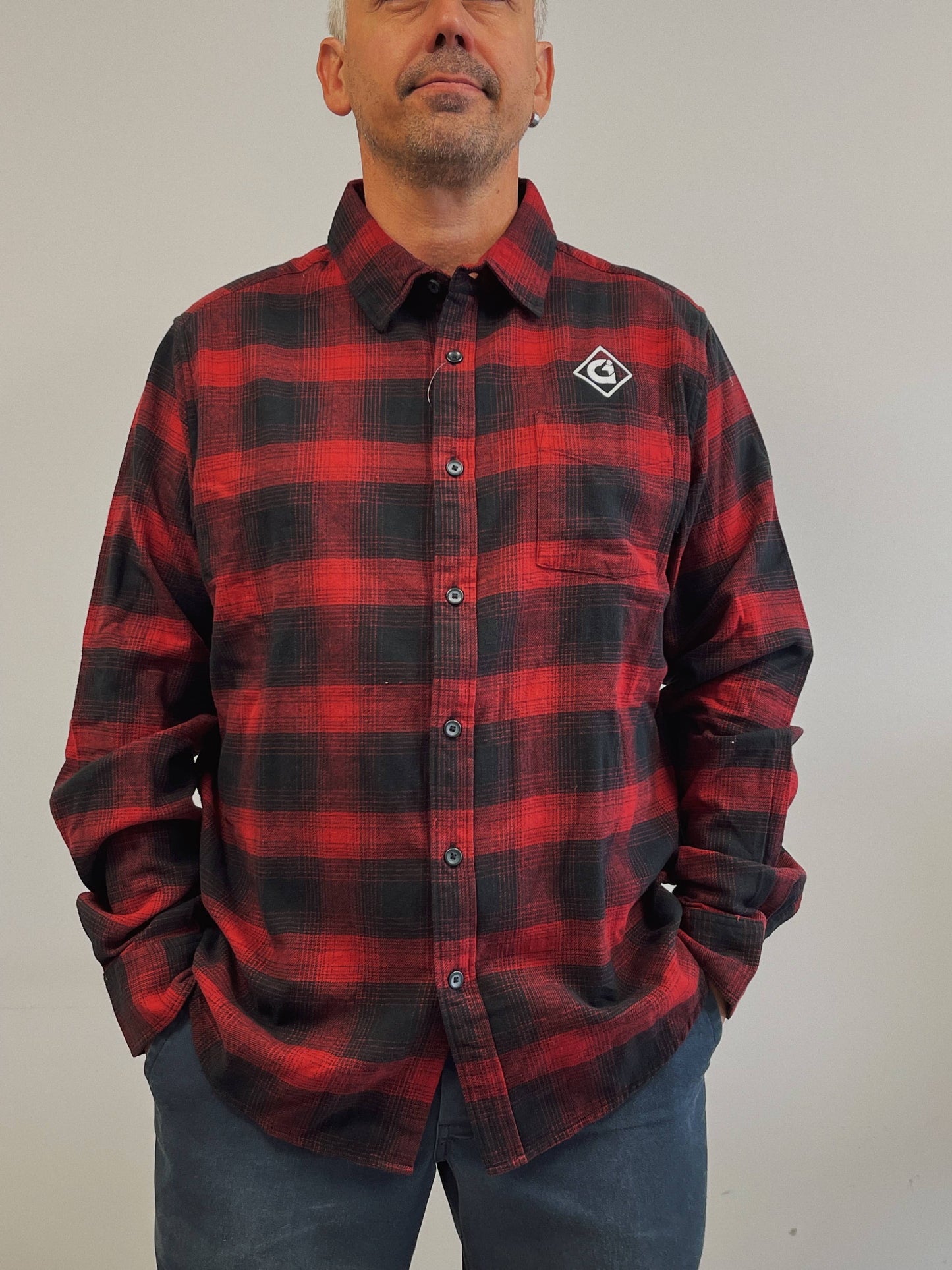 Chemise à carreaux rouge (homme)