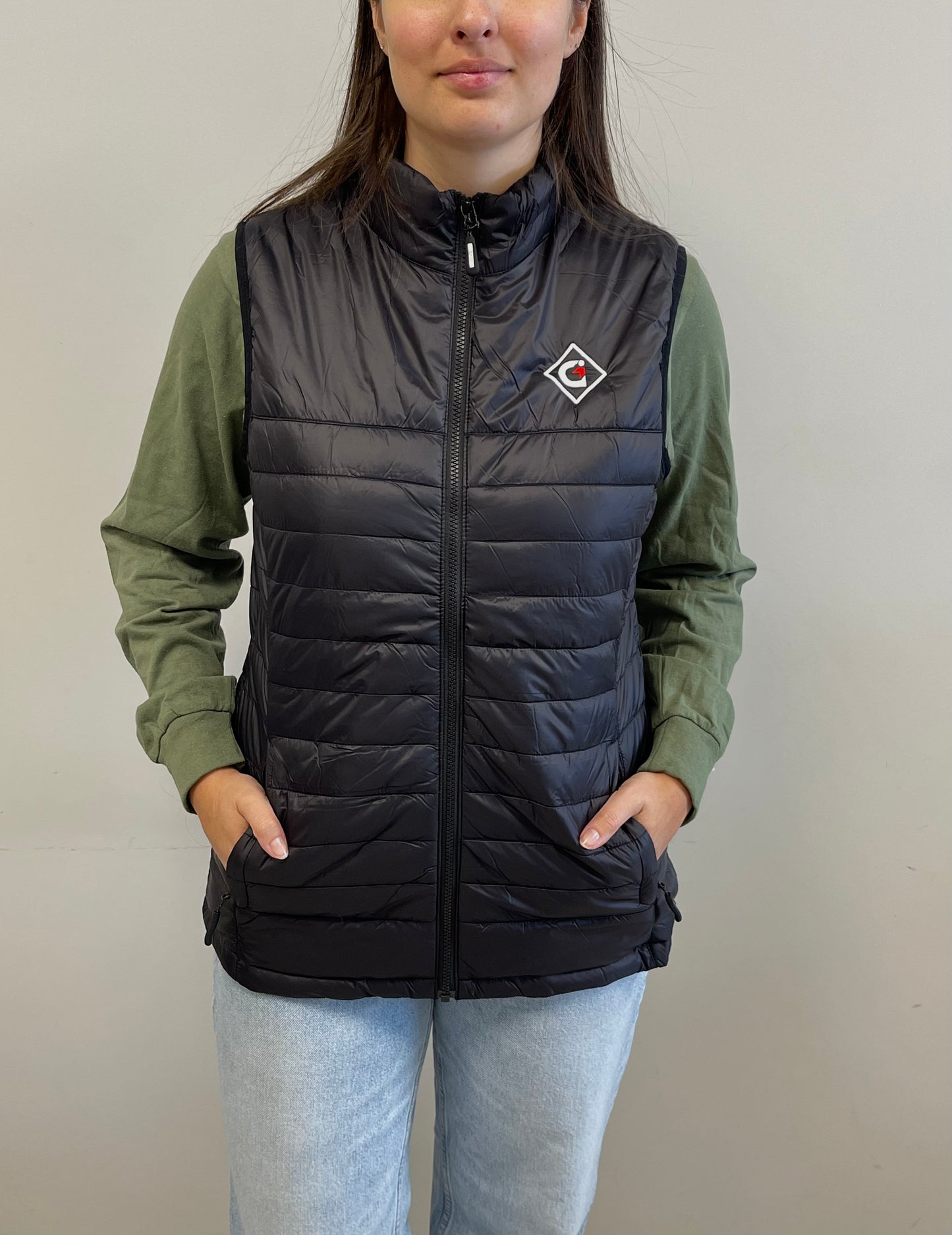 Black sleeveless insulated jacket (women)